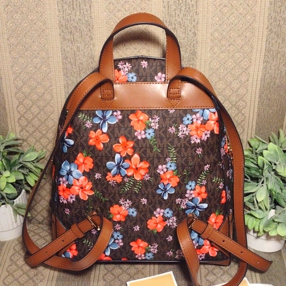 NWT Michael Kors Rhea Med Zip Signature Monogram Backpack - Picture 4 of 16
